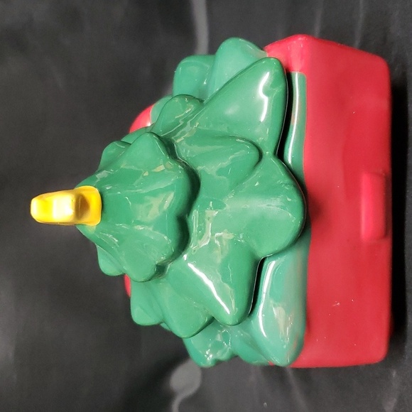 Rae Dunn Red Truck with Tree CHRISTMAS Cookie/Treat Jar - Picture 2 of 8